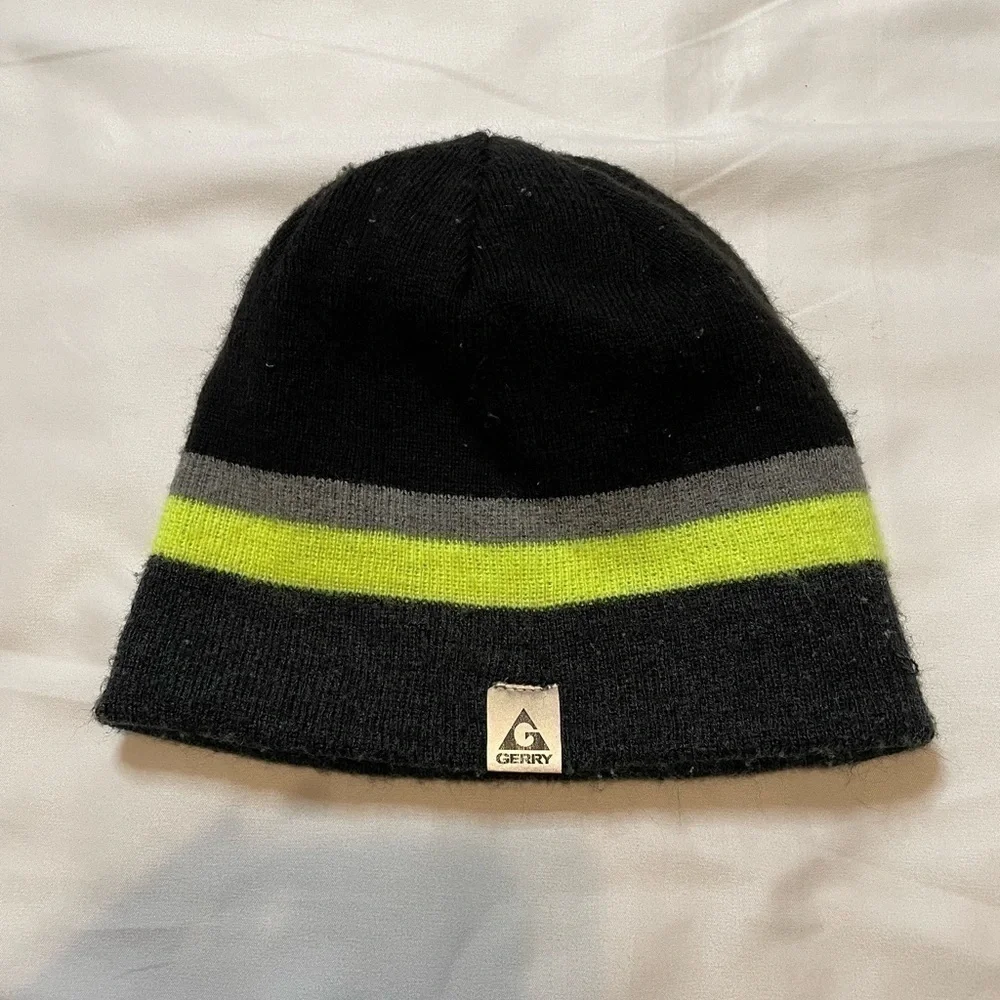 🐶🐶Boys Gerry OS black and green beanie.🐶🐶